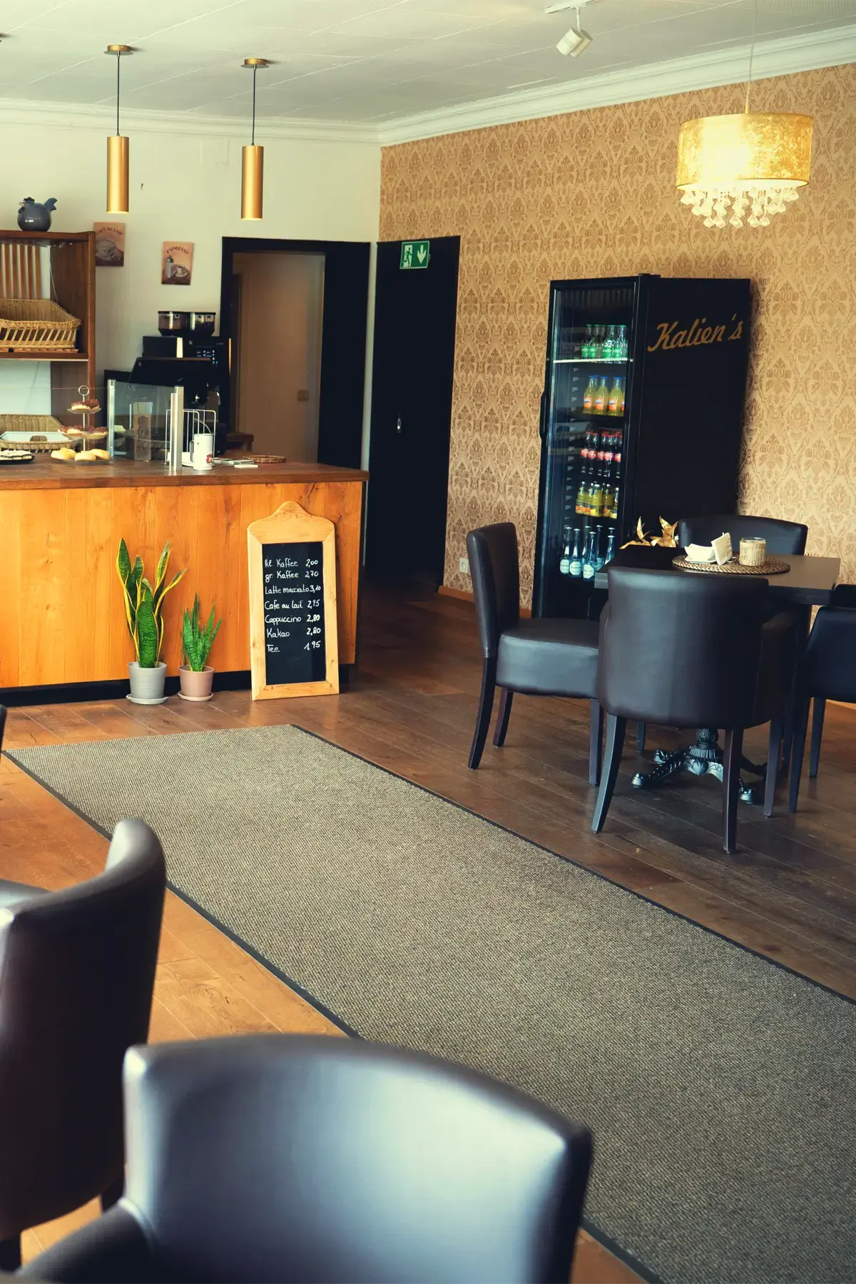 caliens_cafe_innenausstattung caliens_cafe_innenausstattung